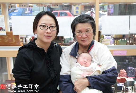 張寶寶(新北永和區嬰兒寶寶滿月剃頭理髮、免費嬰兒剃胎毛儀式吉祥話)。中國風會場，爸媽寶貝免費穿「日中韓」古裝禮服。專業拍照、DVD光碟、證書。★購買「臍帶章、肚臍章、胎毛筆刷印章」贈送：剃頭、收涎、抓周，三選一。 2015.10.31 照片2
